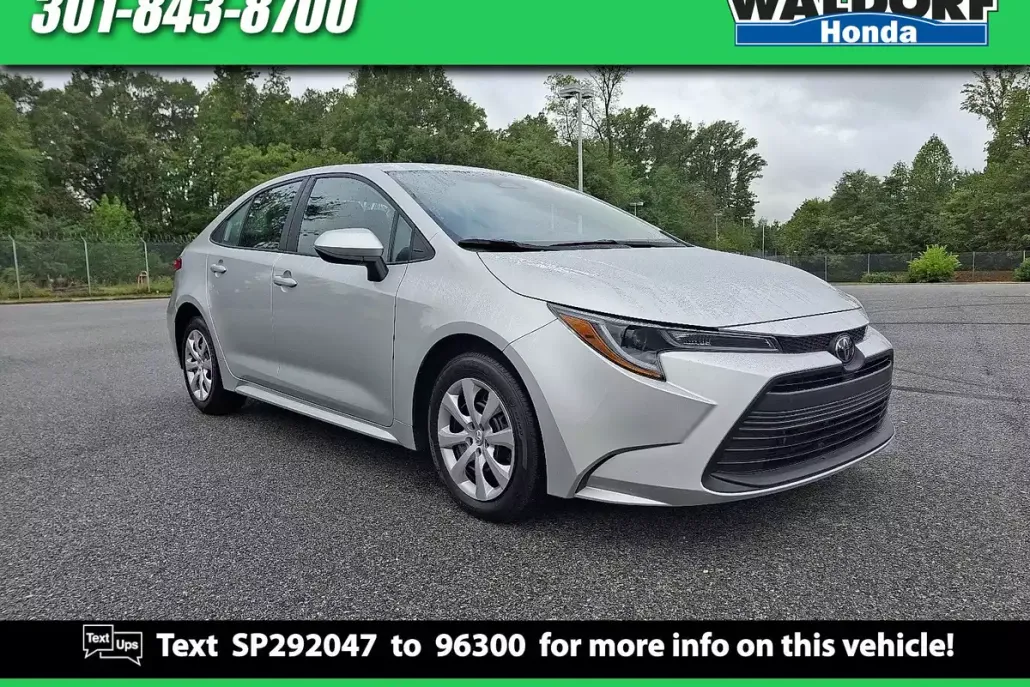 2025 Toyota Corolla LE photo 1