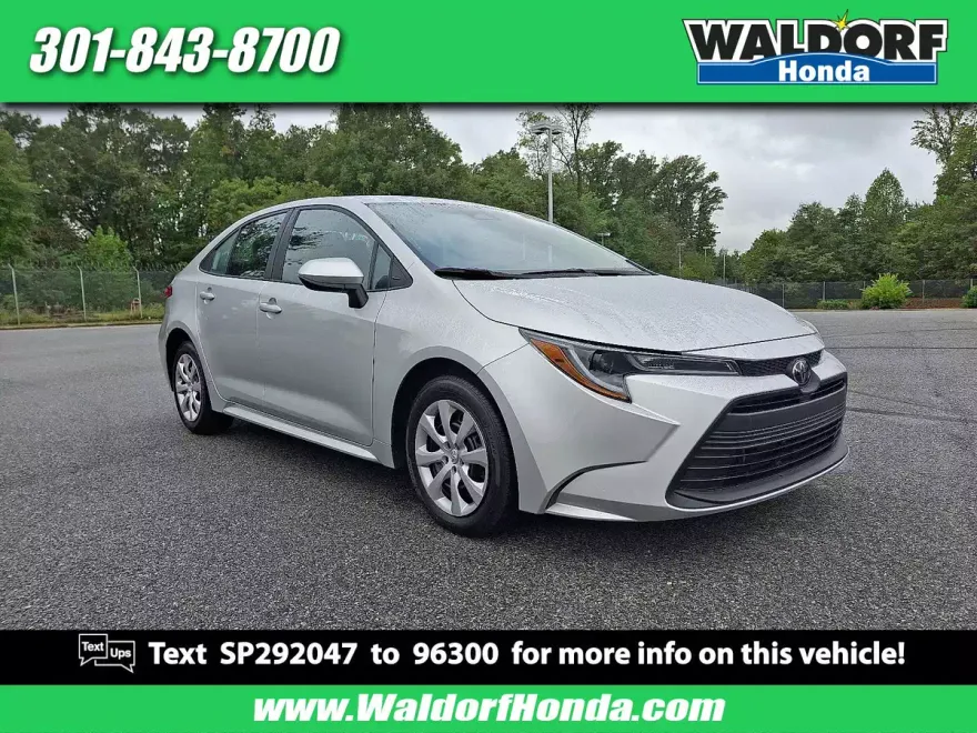 2025 Toyota Corolla LE photo 1