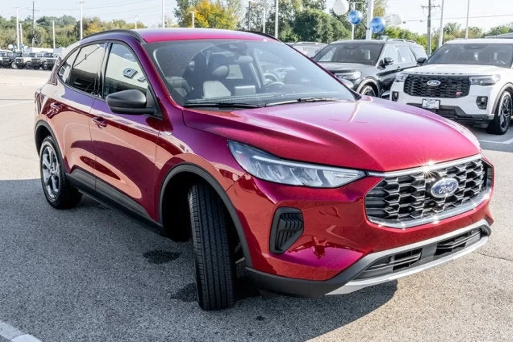2026 Ford Escape ST-Line photo 1