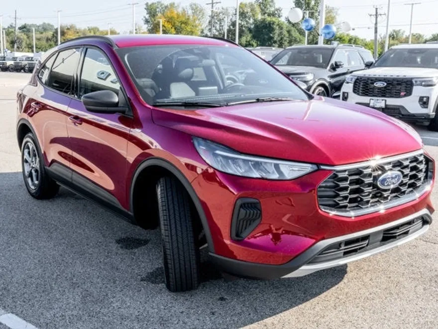 2026 Ford Escape ST-Line photo 1