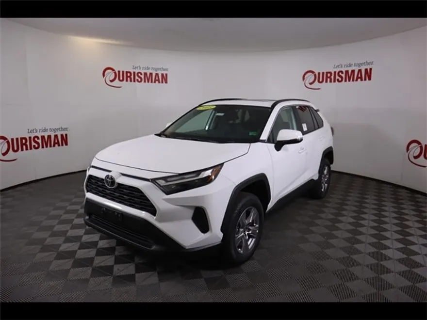 2025 Toyota RAV4 XLE photo 1