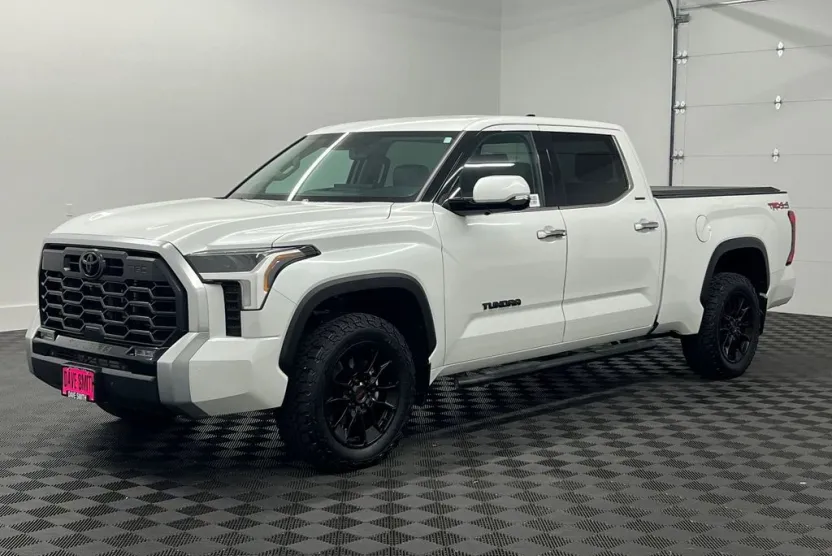 2023 Toyota Tundra Limited photo 1