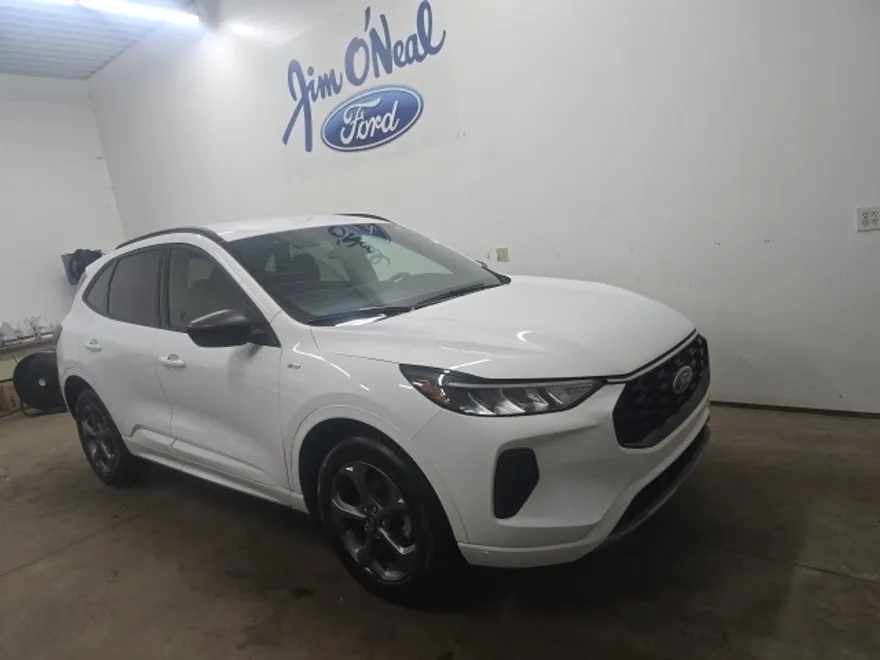 2023 Ford Escape ST-Line photo 1