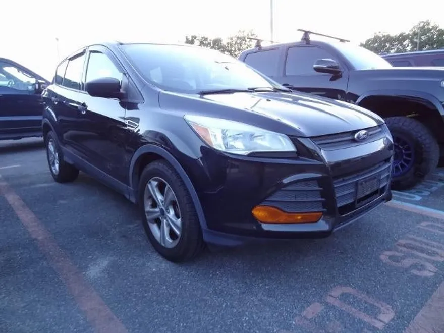 2016 Ford Escape S photo 1