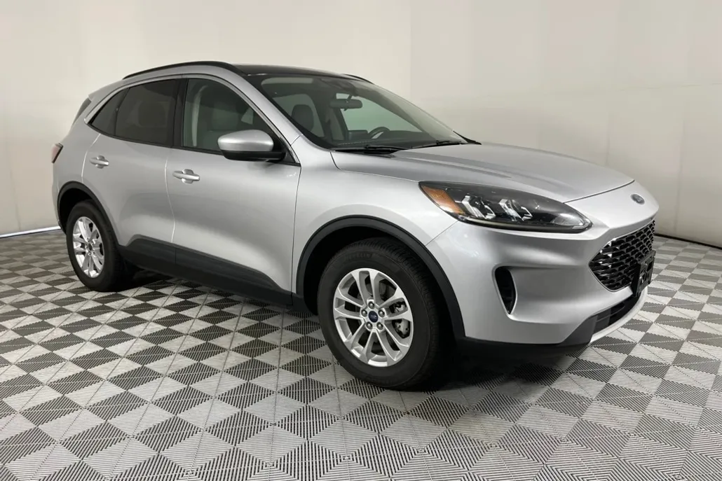 2020 Ford Escape SE photo 1