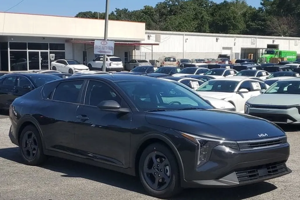 2025 Kia K4 LXS photo 1