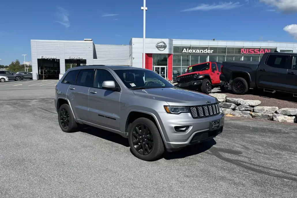 2021 Jeep Grand Cherokee Laredo X photo 1