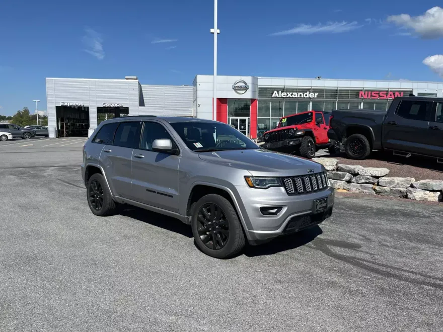 2021 Jeep Grand Cherokee Laredo X photo 1