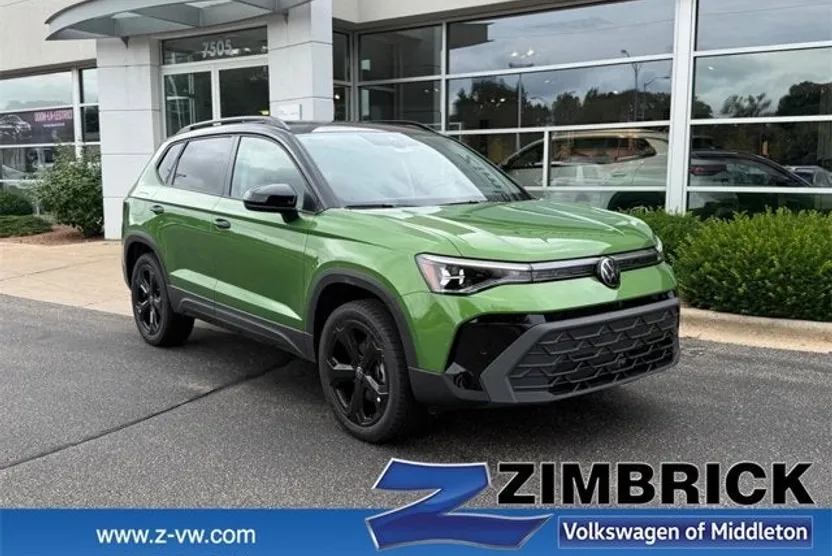 2025 Volkswagen Taos SE photo 1