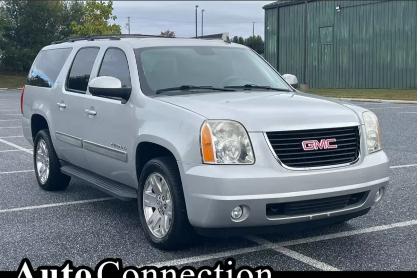 2011 Gmc Yukon XL 1500 SLT photo 1
