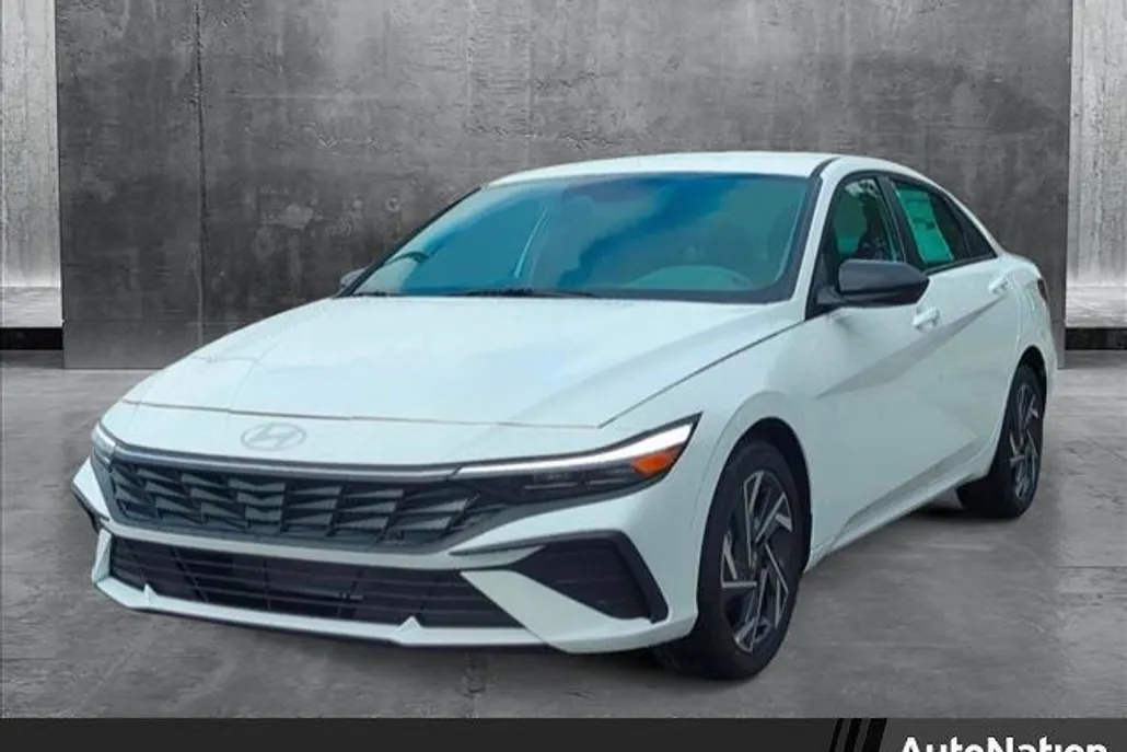 2025 Hyundai Elantra SEL Sport photo 1