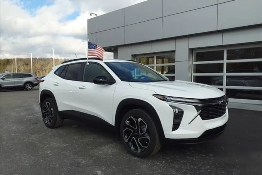 2025 Chevrolet Trax photo 1