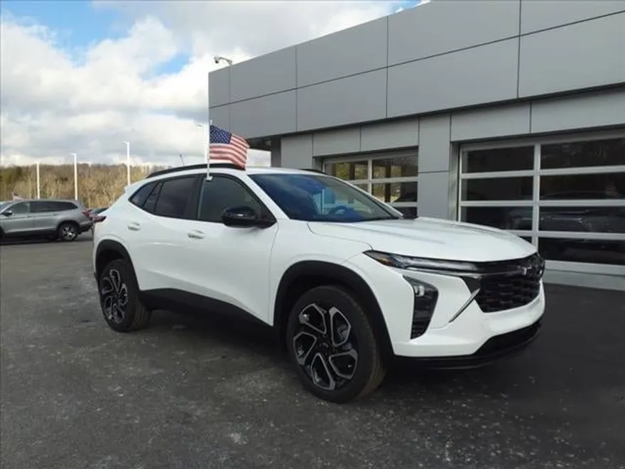 2025 Chevrolet Trax photo 1
