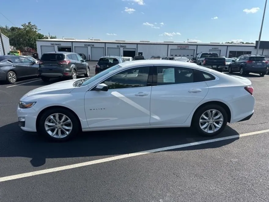 2022 Chevrolet Malibu 1LT photo 1