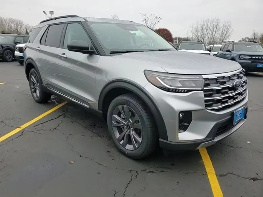 2025 Ford Explorer photo 1