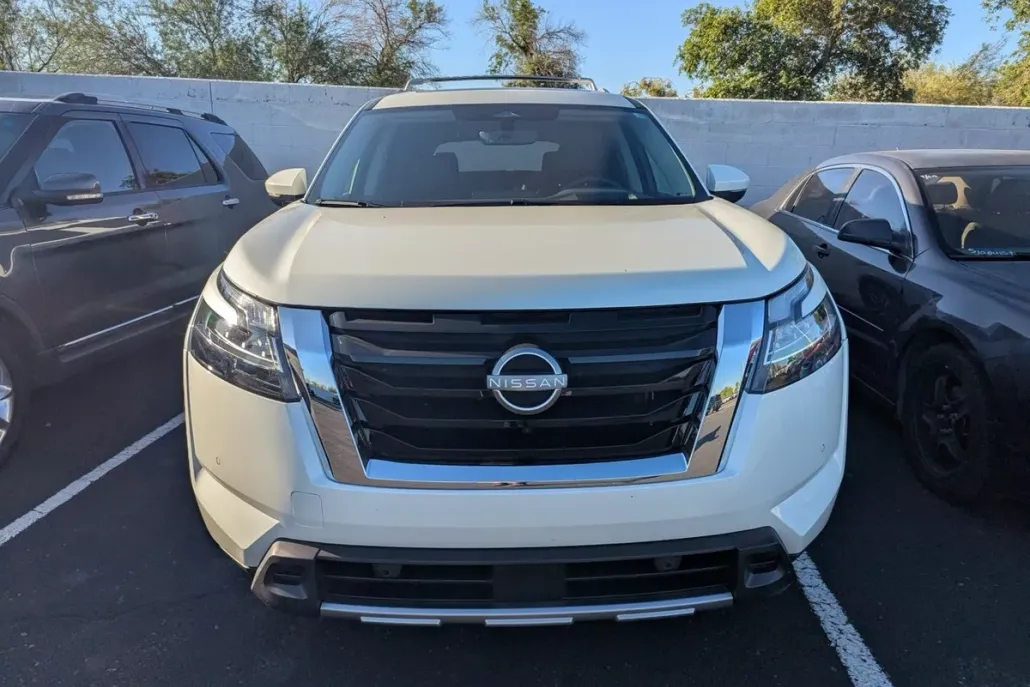 2023 Nissan Pathfinder Platinum photo 1
