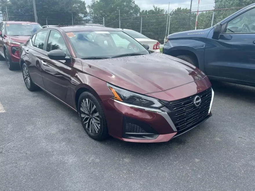 2024 Nissan Altima 2.5 SV photo 1