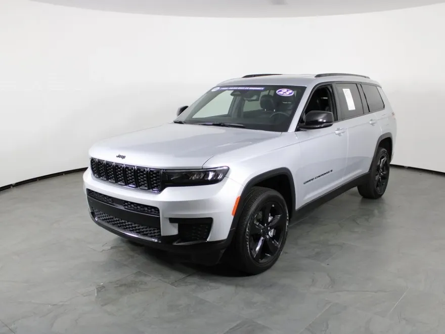 2023 Jeep Grand Cherokee Altitude photo 1