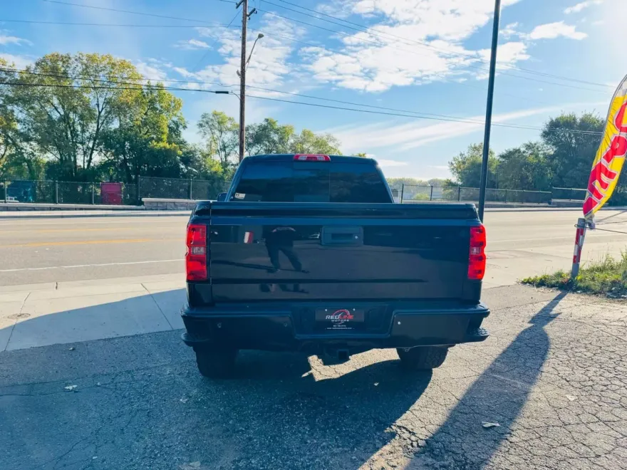 2015 Chevrolet Silverado 1500 LT photo 1
