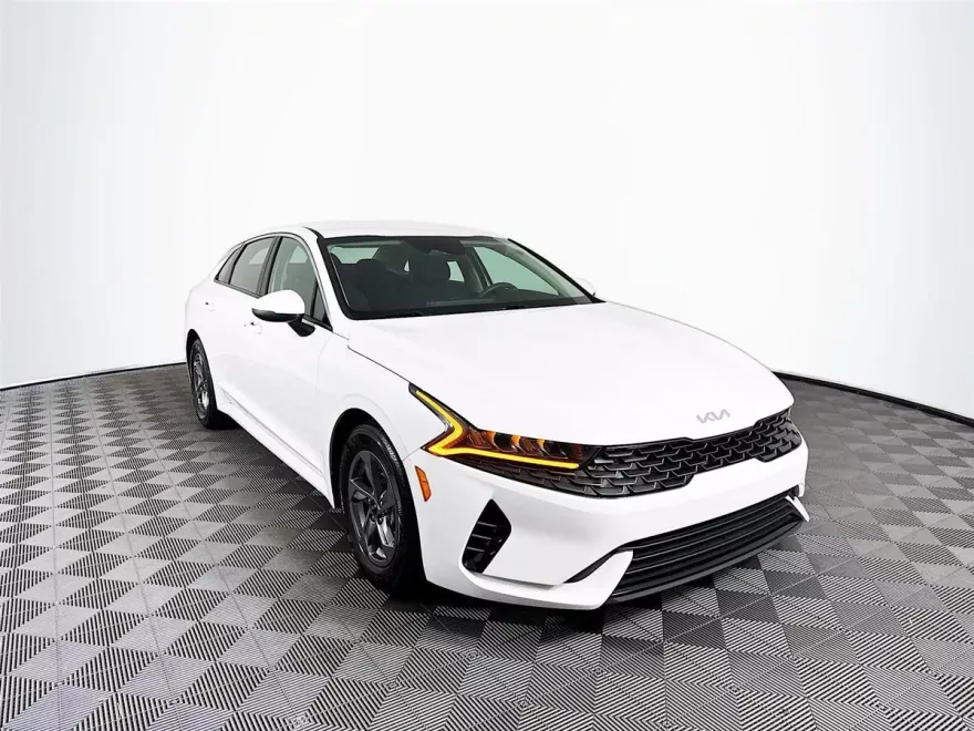 2024 Kia K5 LXS photo 1