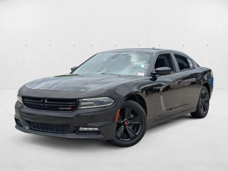 2016 Dodge Charger SXT photo 1