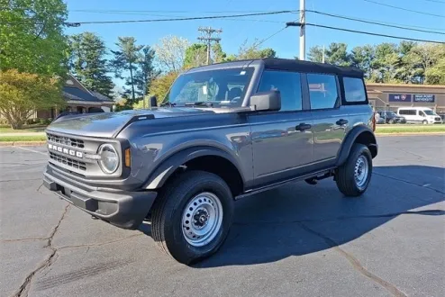 2025 Ford Bronco Base photo 3