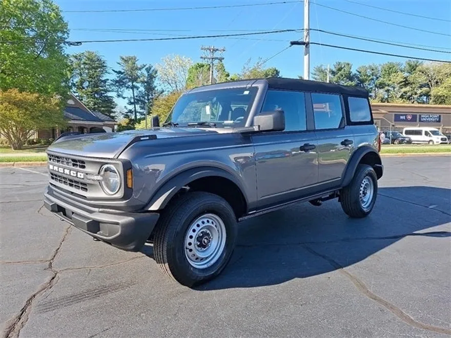 2025 Ford Bronco Base photo 3