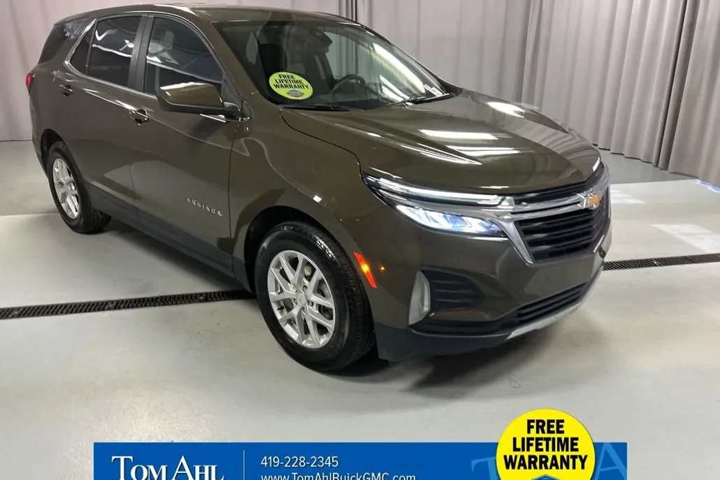 2024 Chevrolet Equinox LT photo 1