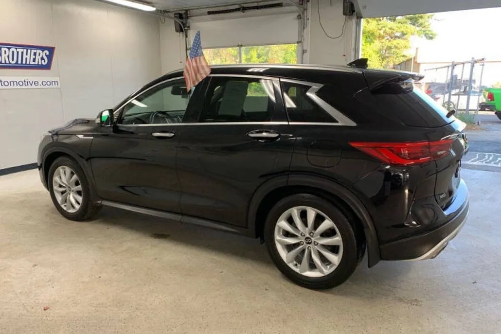 2019 Infiniti QX50 Essential photo 1