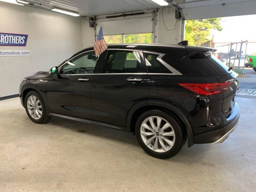 2019 Infiniti QX50 Essential photo 1