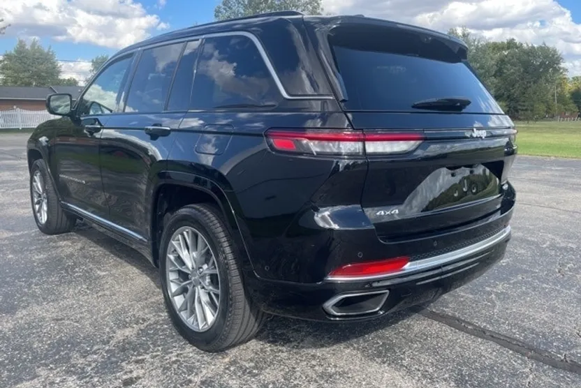 2024 Jeep Grand Cherokee Summit photo 1
