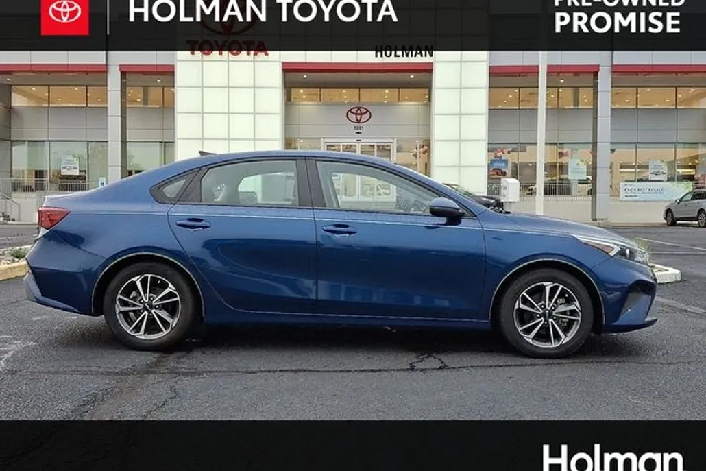 2022 Kia Forte LXS photo 1