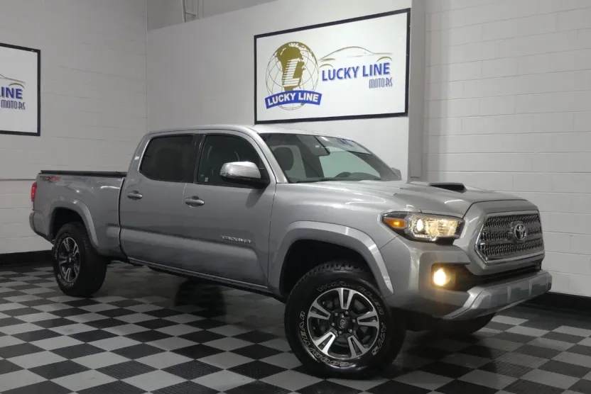 2017 Toyota Tacoma TRD Sport photo 1