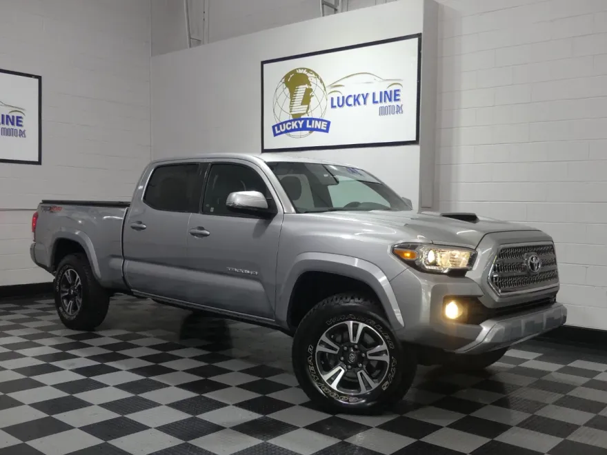 2017 Toyota Tacoma TRD Sport photo 1