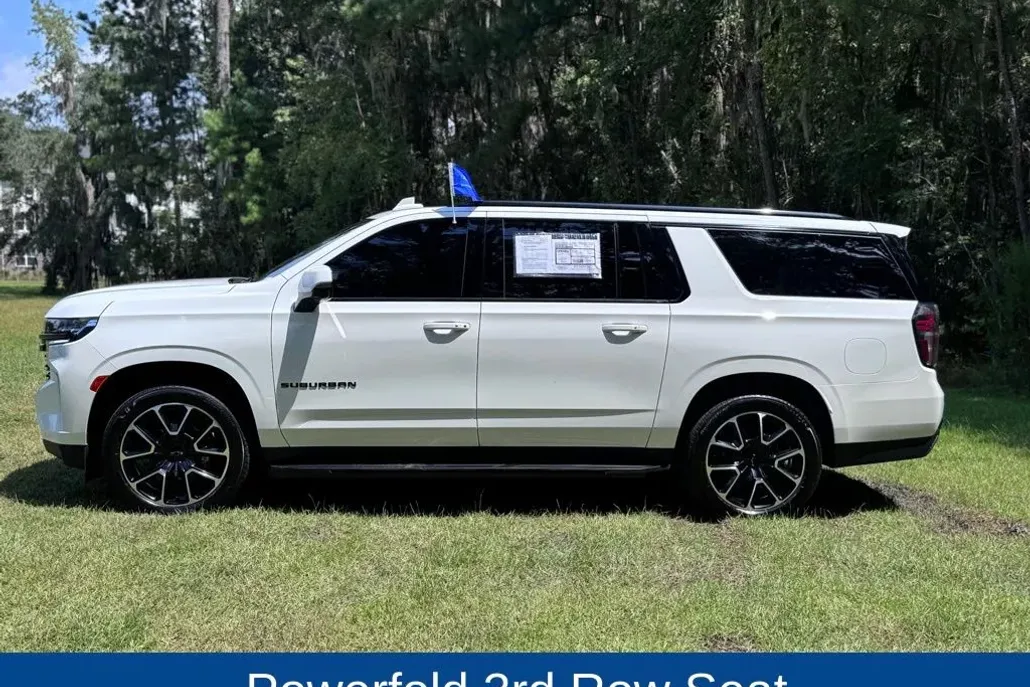 2023 Chevrolet Suburban RST photo 1