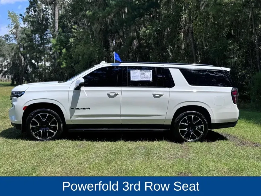 2023 Chevrolet Suburban RST photo 1
