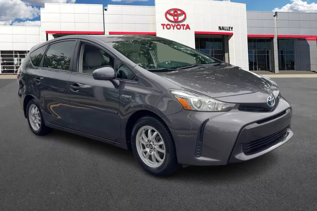 2017 Toyota Prius V Two photo 1