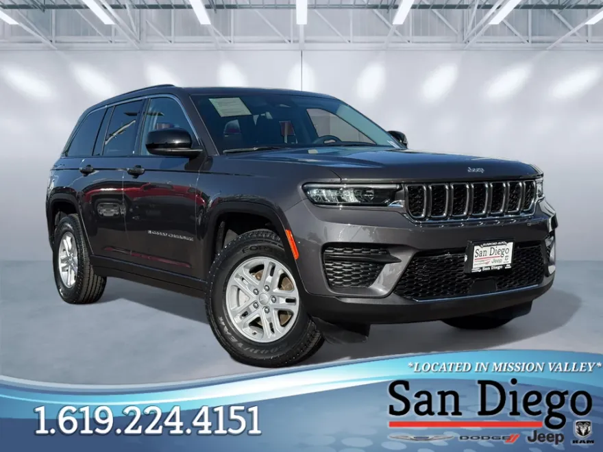 2023 Jeep Grand Cherokee Laredo photo 1