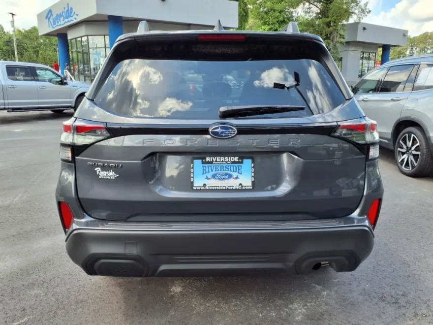 2025 Subaru Forester Premium Base photo 1