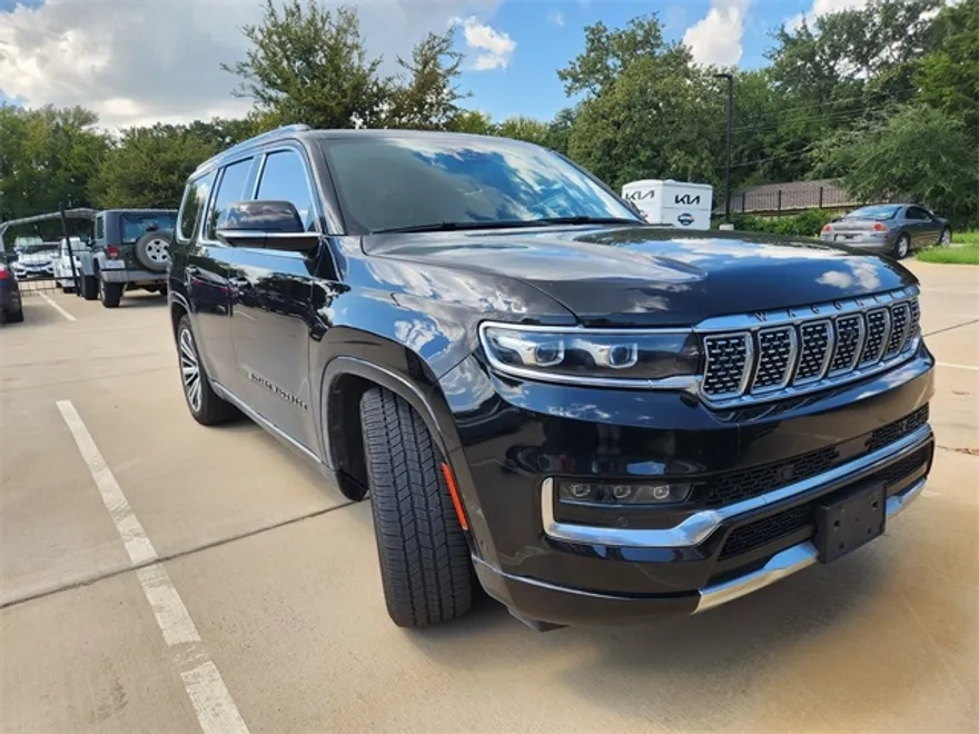 2022 Jeep Grand Wagoneer III photo 1