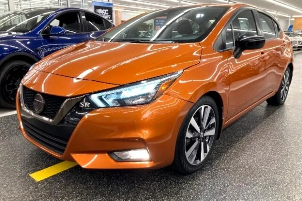 2020 Nissan Versa SR photo 1