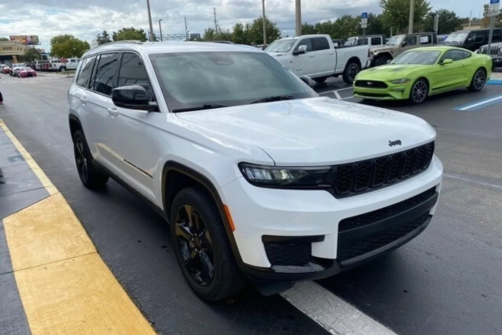 2021 Jeep Grand Cherokee Altitude photo 1