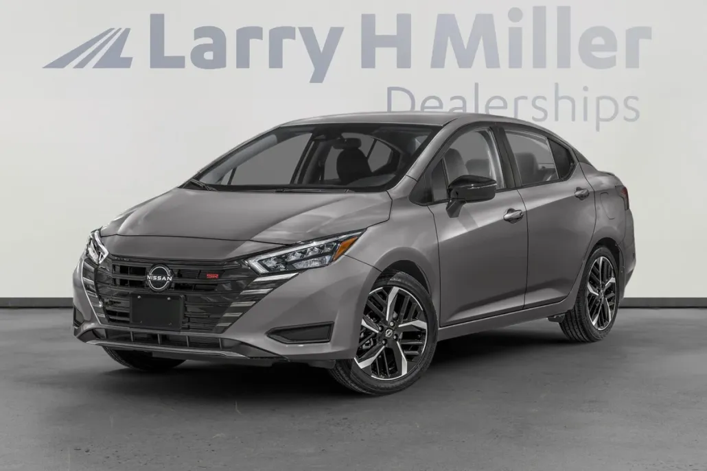 2025 Nissan Versa 1.6 SR photo 1