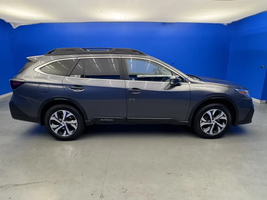 2020 Subaru Outback Limited photo 1