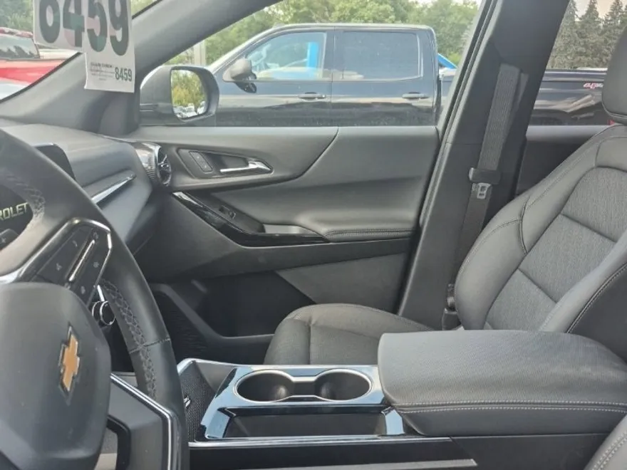 2025 Chevrolet Equinox LT photo 1