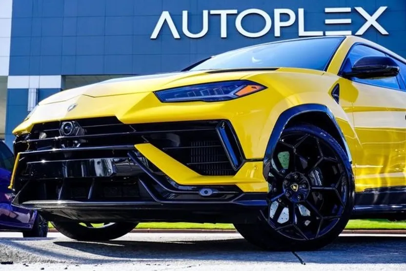 2023 Lamborghini Urus Performante photo 1