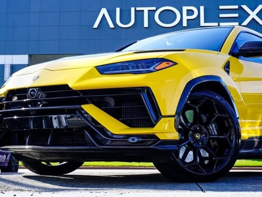 2023 Lamborghini Urus Performante photo 1