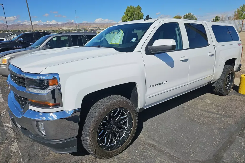 2018 Chevrolet Silverado 1500 LT photo 1