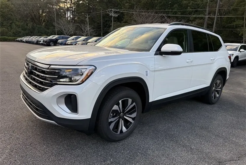 2026 Volkswagen Atlas SE photo 1