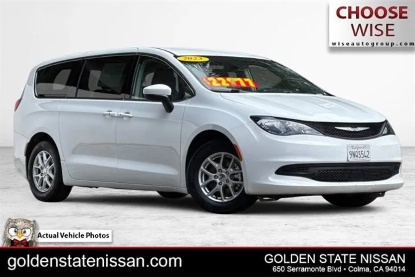2023 Chrysler Voyager LX photo 1